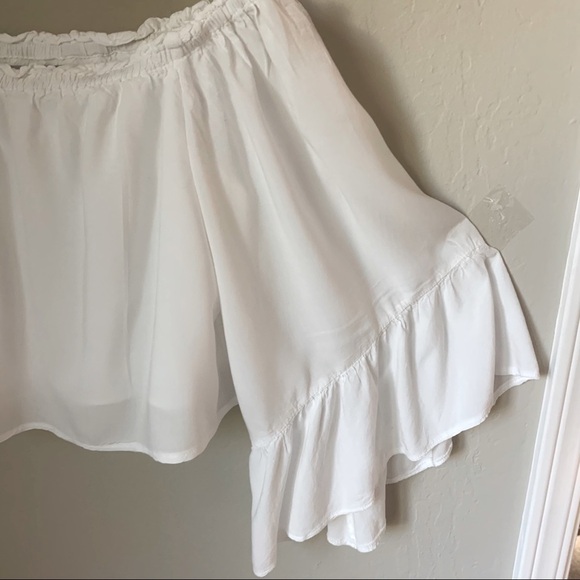 LF Rumor Boutique Flowy Off the Shoulder White Crop Top Size Medium - Picture 9 of 14